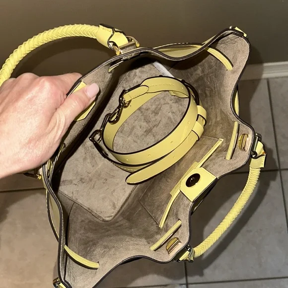 Micheal Kors Blakely Medium Leather Bucket Bag - Picture 7 of 7